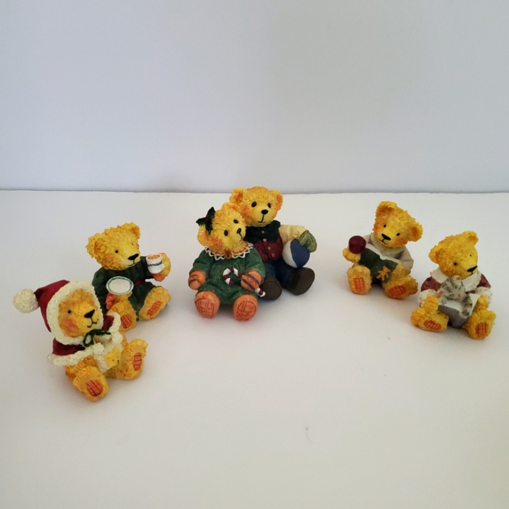 CHERISON Bear Family Figurines Bundle Holiday Outfits Christmas Decor Resin 5pcs